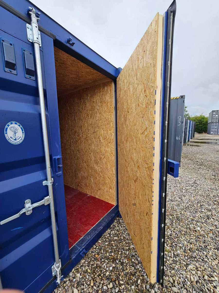 Ny isoleret 20 fods container i mørk blå – med Easy Lock på højre dør